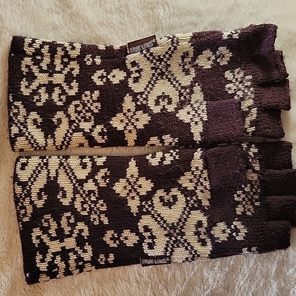 Muk Luks Mixed Flip Mittens - Picture 4 of 10